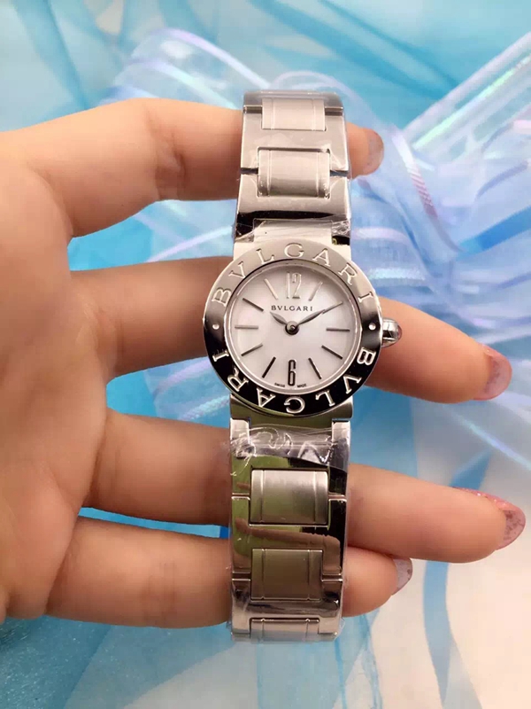 ブルガリ時計正面デザイン